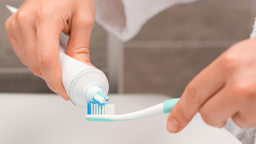 Стоматолог объяснил, как правильно чистить зубы